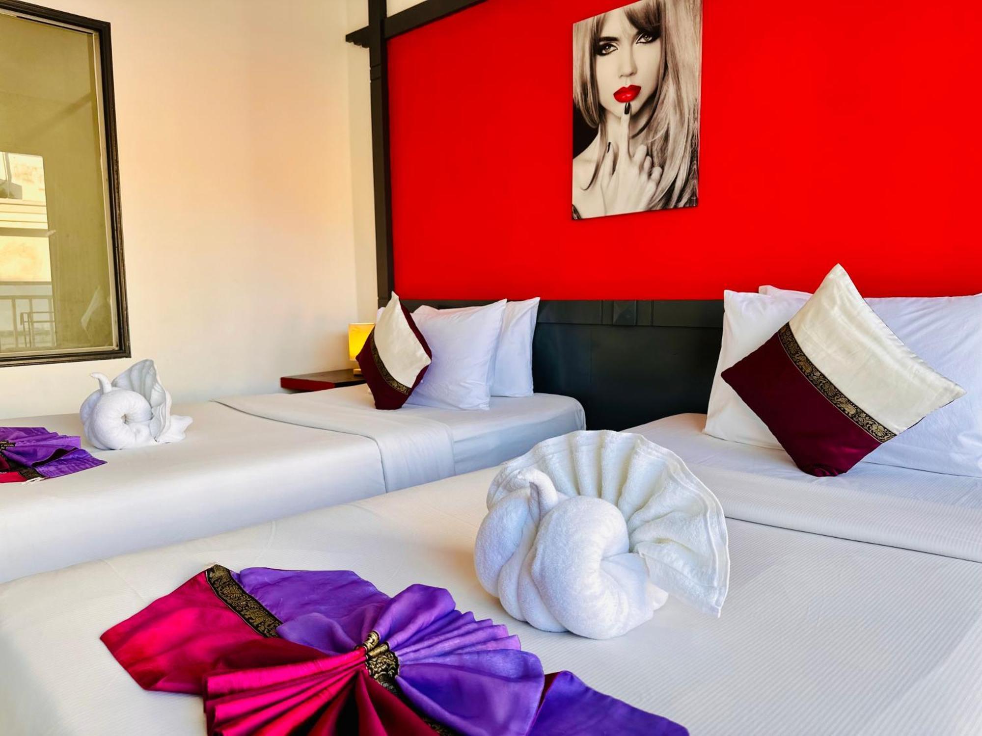 Hotel Baya Phuket Patong Bagian luar foto
